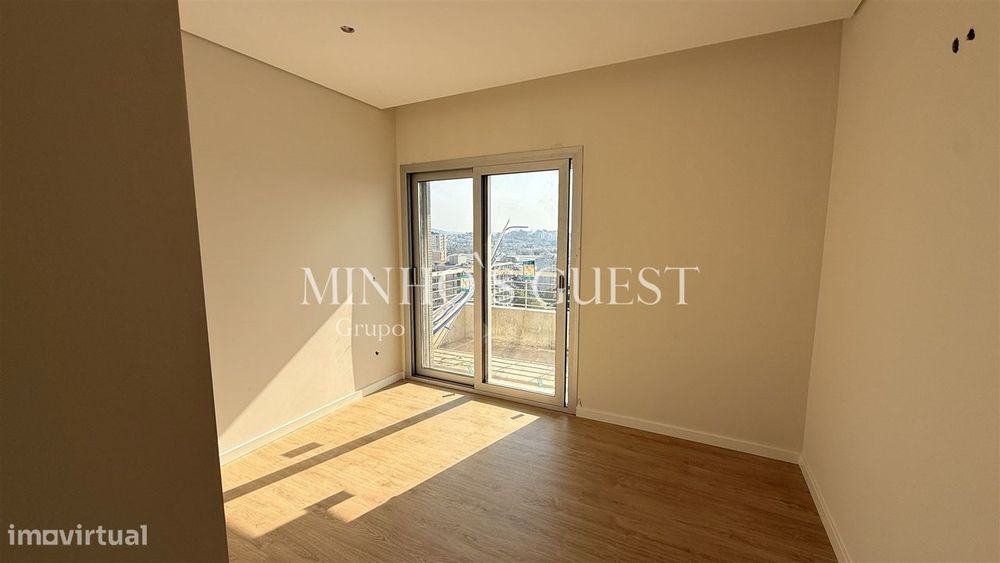 Apartamento T3 Totalmente Remodelado c/ varanda - Maximinos, Braga