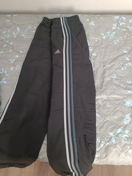 Нейлонові, широкі штани Adidas