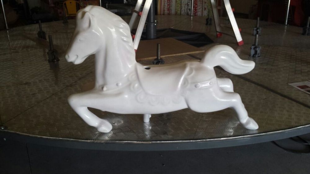 Cavalos em Fibra para Carrossel