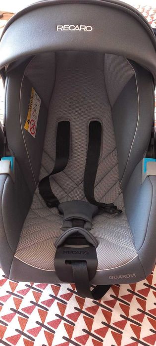Conjunto Ovo e cadeirinha de transporte Recaro