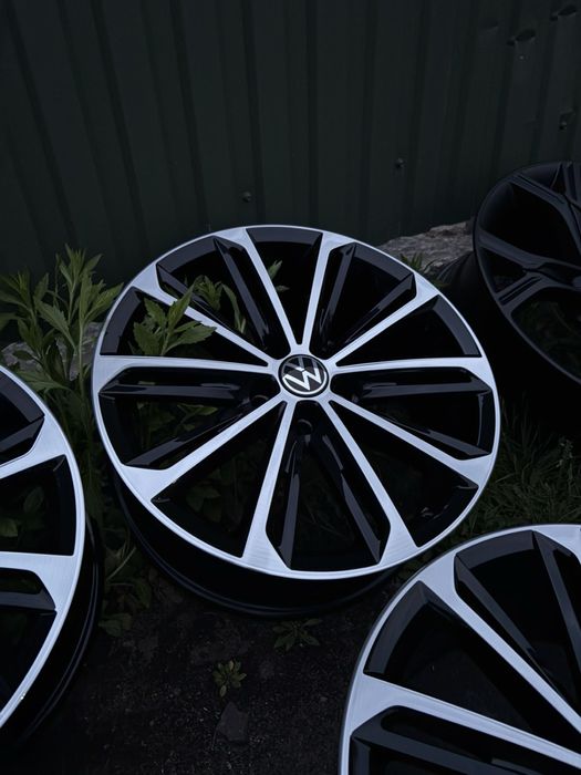 Диски 5/112r19 VW Passat R-line 8J ET 40 Verona