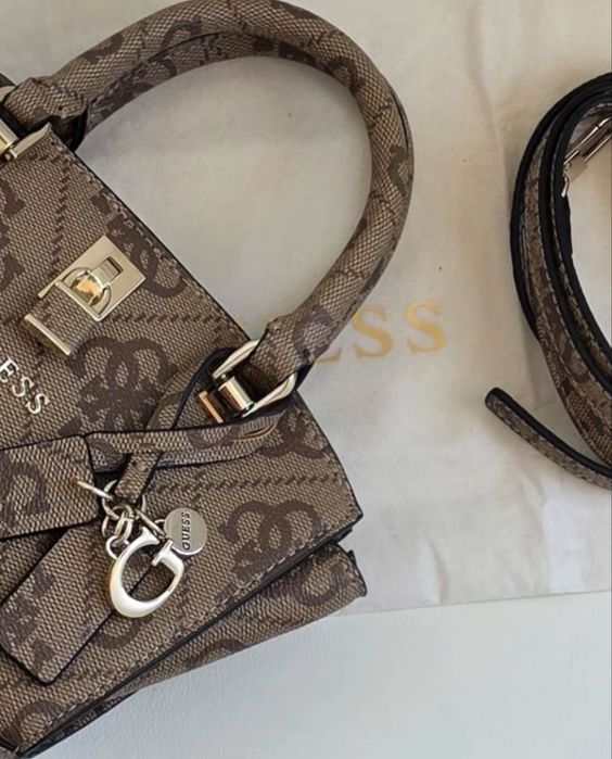 Сумочка Guess