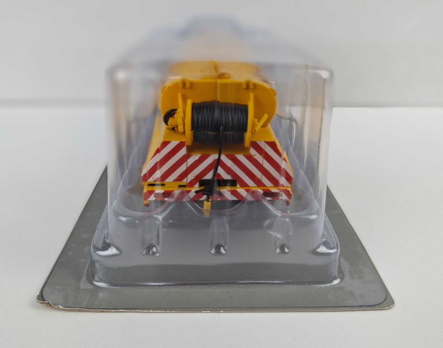 Model 1:43 JELCZ 325 SC-21 WUKO Kultowe Ciężarówki PRL