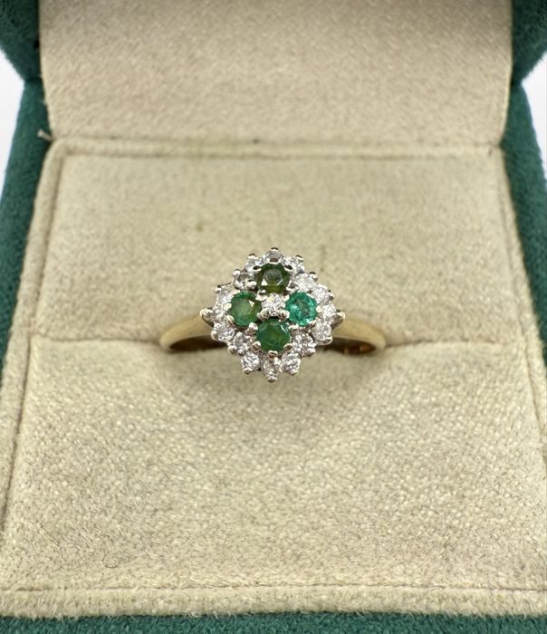 Złoty pierścionek z szmaragdami 0,20ct i diamentami 0,20ct