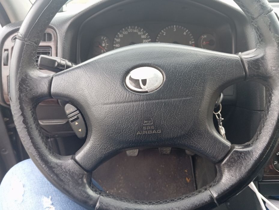Toyota Avensis verde