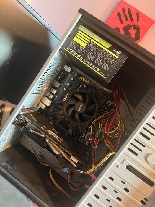 Komputer stacjonarny do gier i nauki