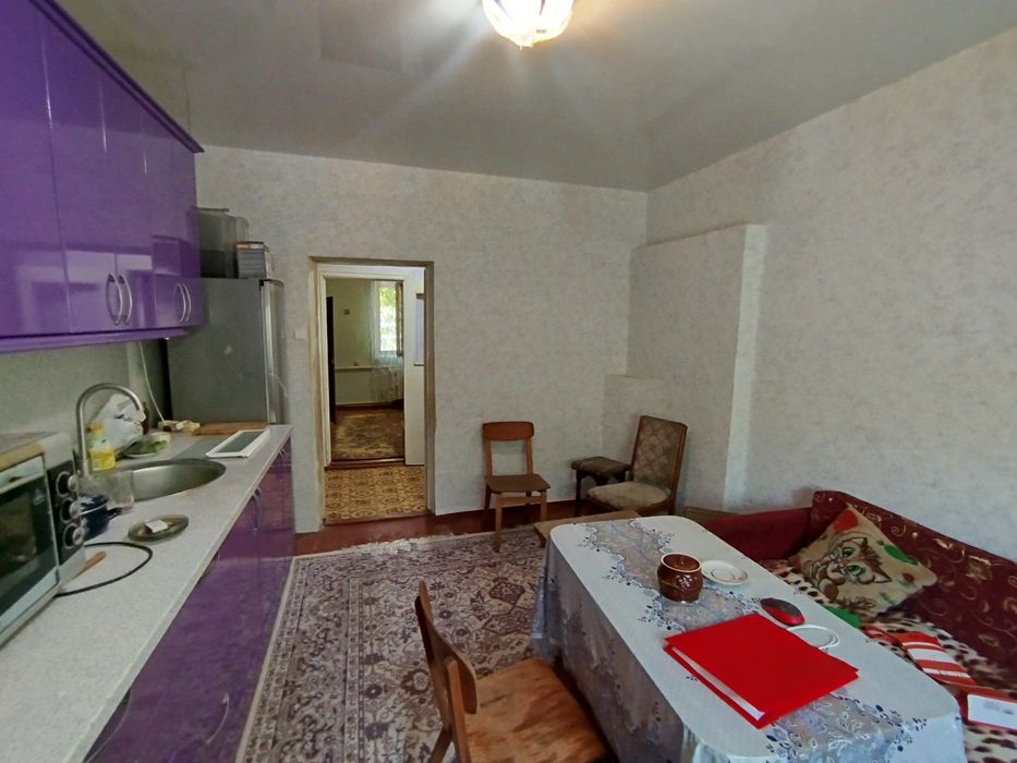 Продається просторий будинок 123м² на два окремих житла 6 cоток р-н Лиса Гора. Автономне опалення  і всі необхідні комунікації. Гараж на 2 автомобілі