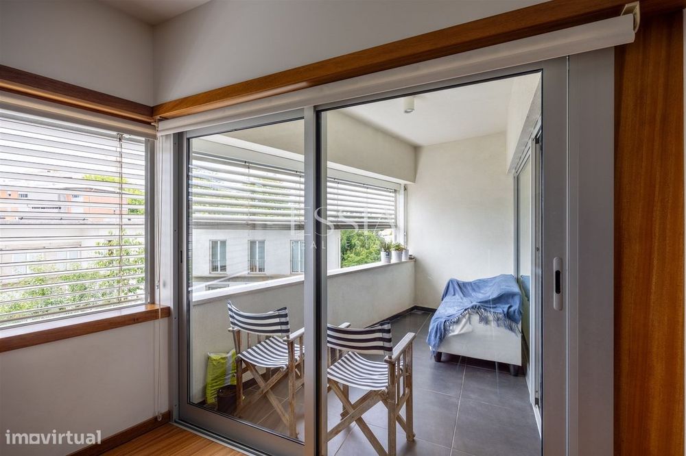 Apartamento T4+1 em Serralves com garagem