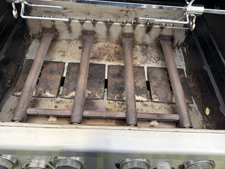 Grill gazowy Broil King Regal 490 + Rożen Pokrowiec Podswietlane pokrętla