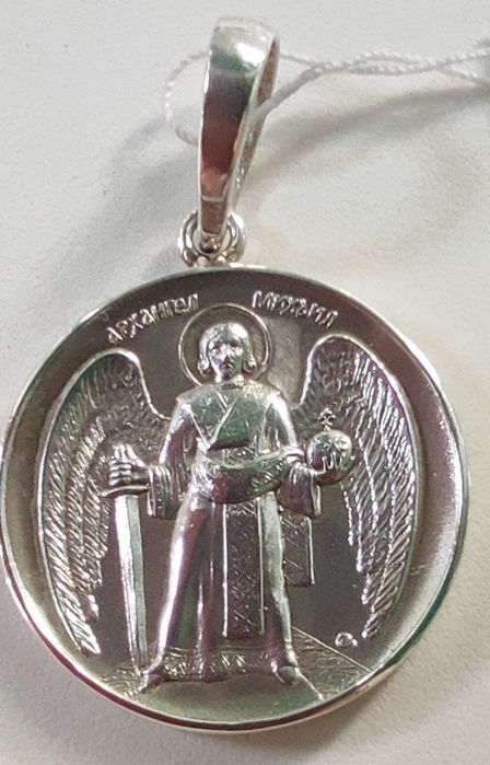 Продається срібна підвіска з Архангелом Михаїлом