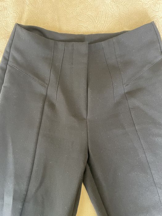 Брюки з високою посадкою