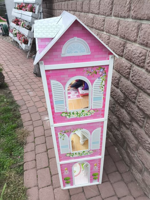 Duży domek dla lalek