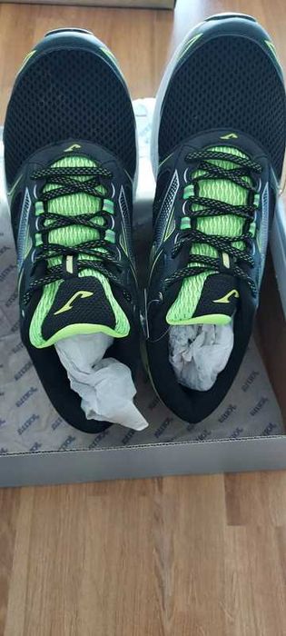 Sapatilhas Joma embaladas