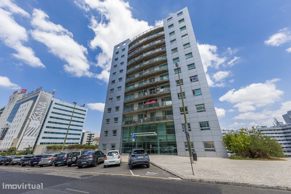 T1 Premium no Malhoa Plaza com Varanda, Arrecadação e Garagem – Campol