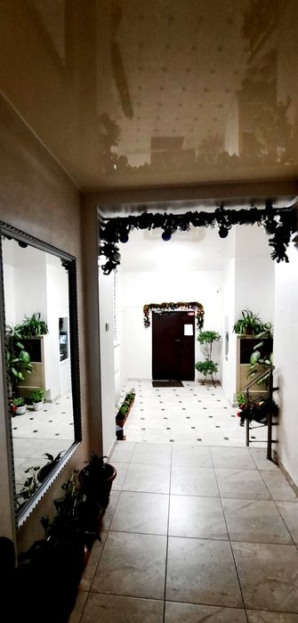 Продам 2к. на Робочій . Площа 82 м. , кухня 11,8 м.  Торг.  NS