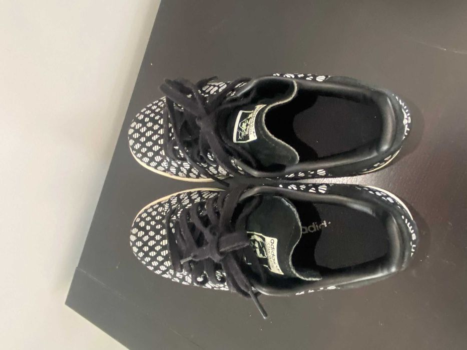 sapatilhas stan smith pretas e brancas