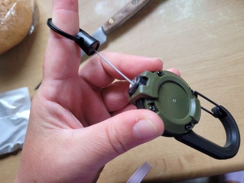 Карабин с катушкой, трос 60 см