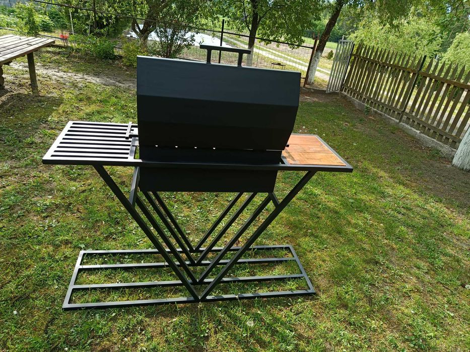 Grill ogrodowy solidny