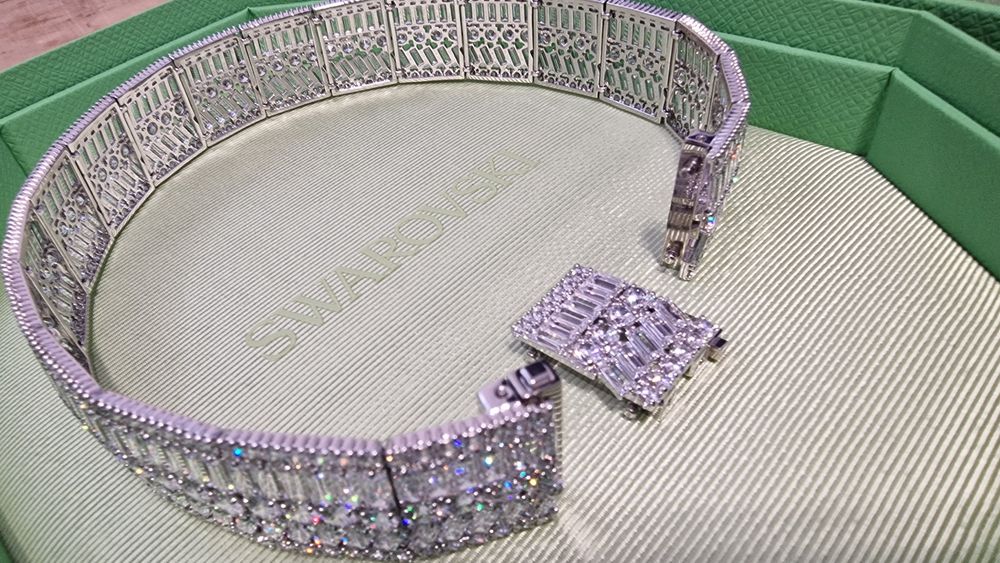 Swarovski hyperbola choker crystal