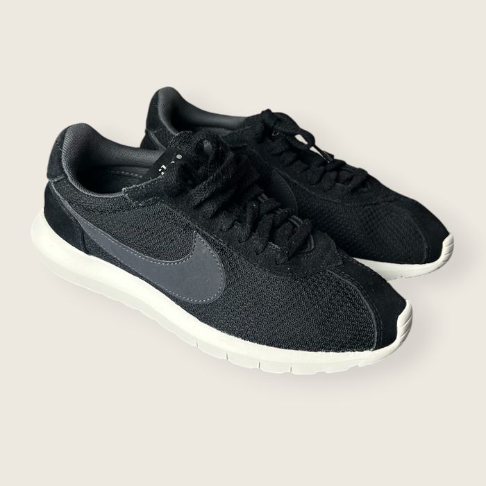Czarne damskie sportowe buty nike roche 37,5
