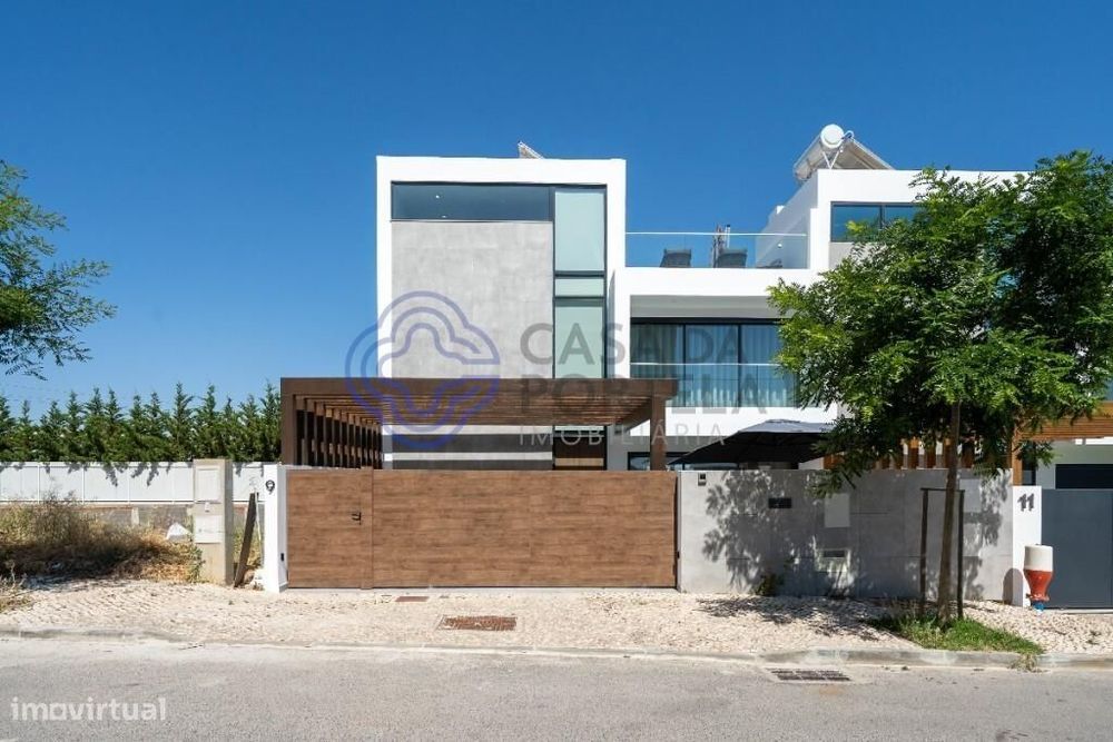 Moradia T3 com piscina, cinema privado e rooftop com jacuzzi nas Gambe