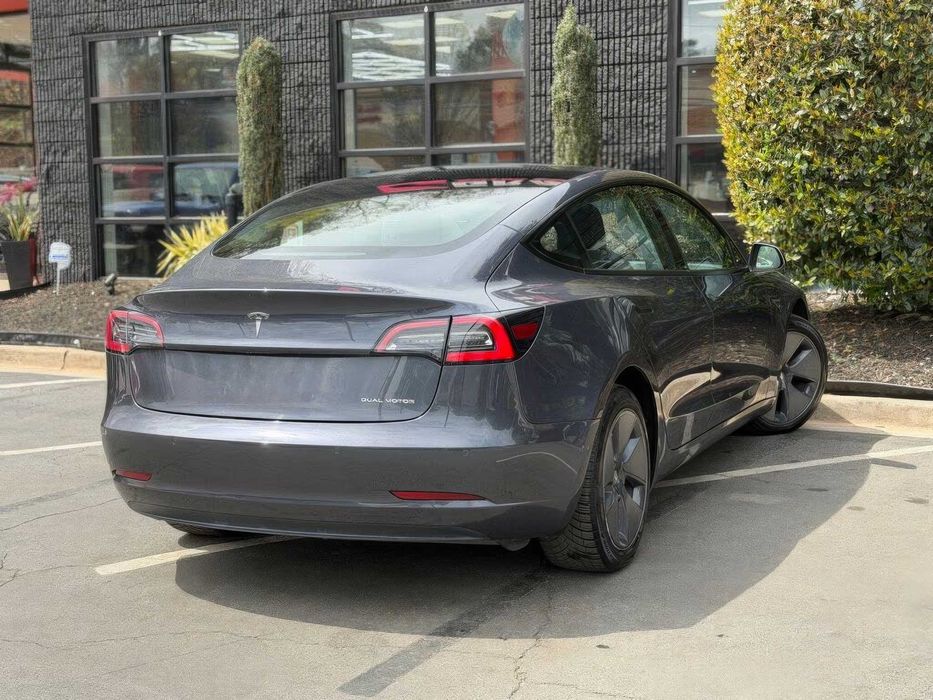 Tesla Model 3 Long Range      2022