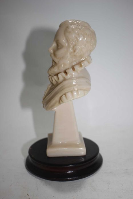 Busto - Luis de Camões