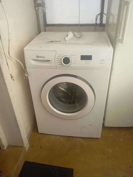 Vendo esta máquina de lavar roupa a trabalhar muito bem