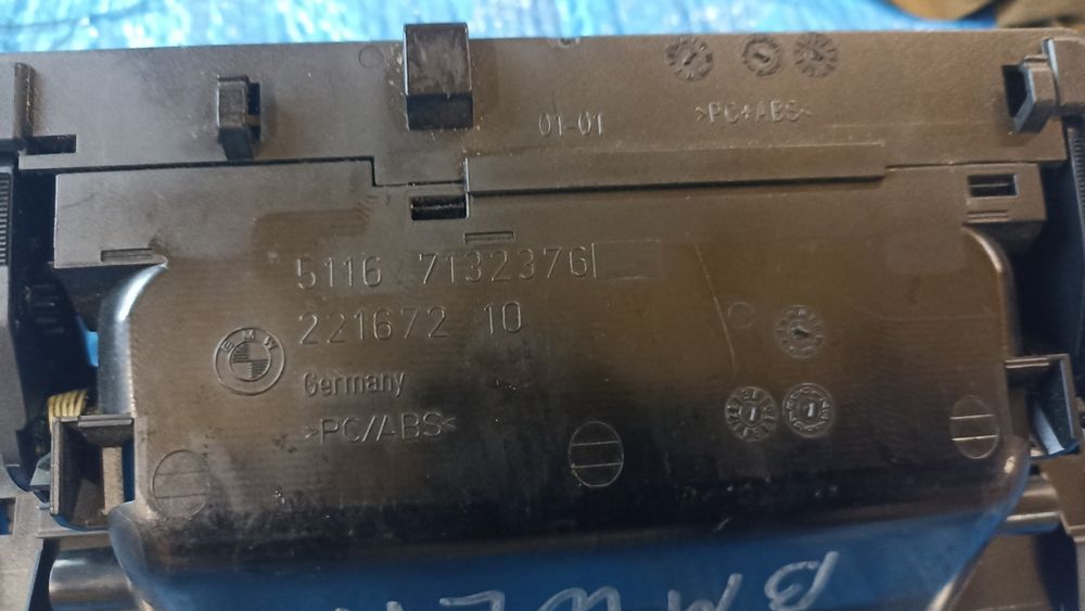 Бардачок центрального тунелю BMW 3 E90 E91