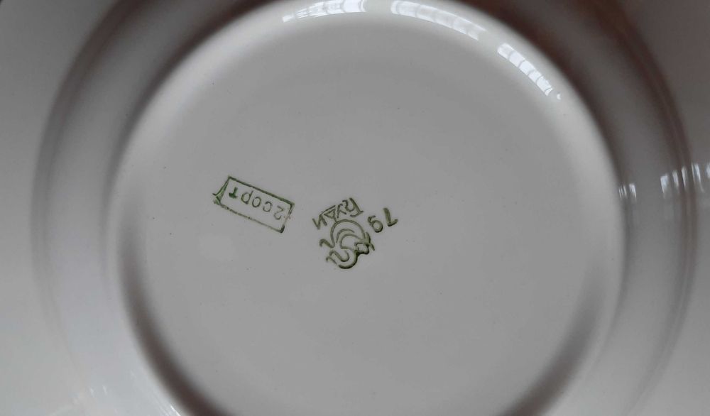 Тарілки фаянсові, супниця- Буди