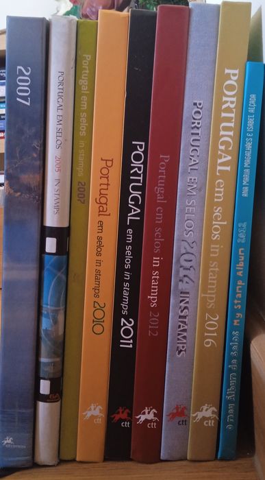 Lote de livros CTT
- 41 temáticos 
- 33 temáticos specimen 
- 7 anuai