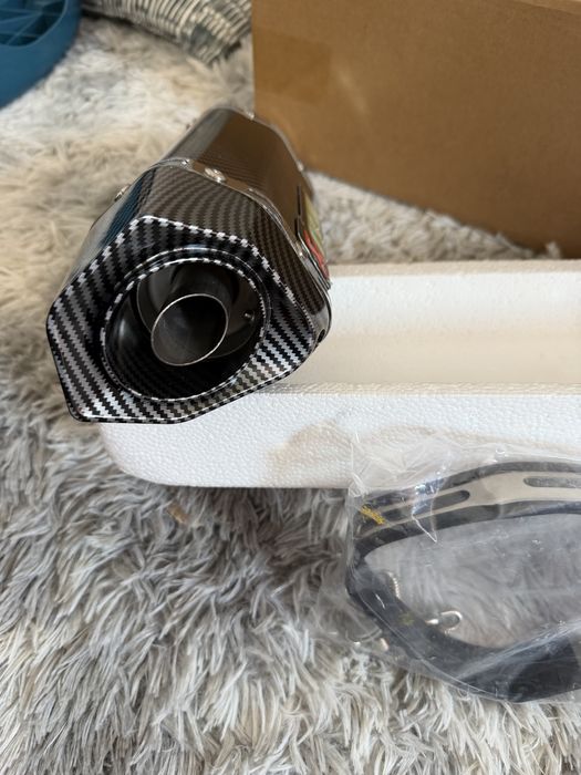 Ponteireira/silenciador  Moto Estilo Akrapovič Carbono Universal