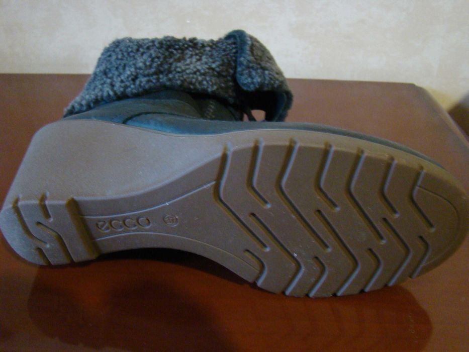 Продам ботинки жіночі зимові ECCO