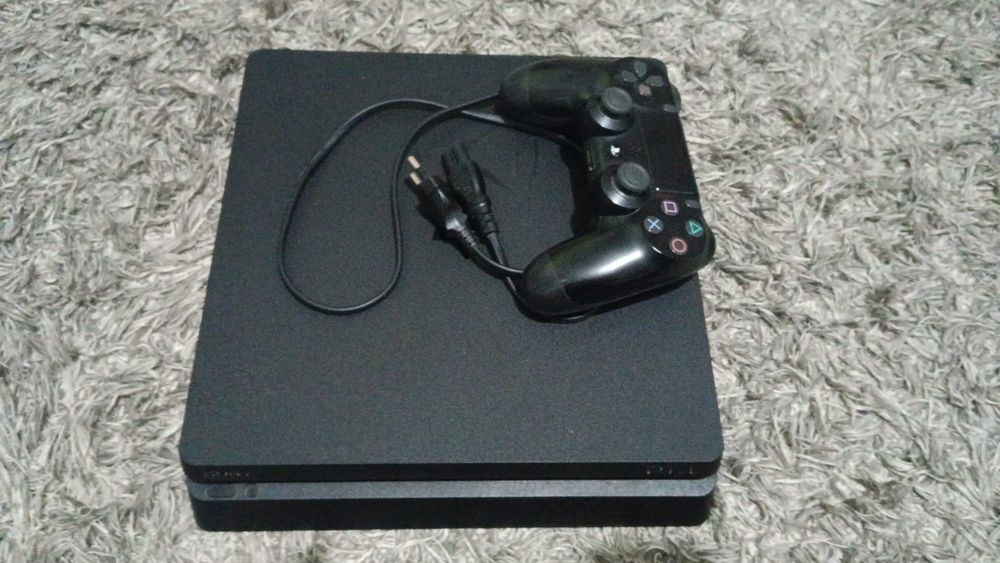Ps4 Slim com comando