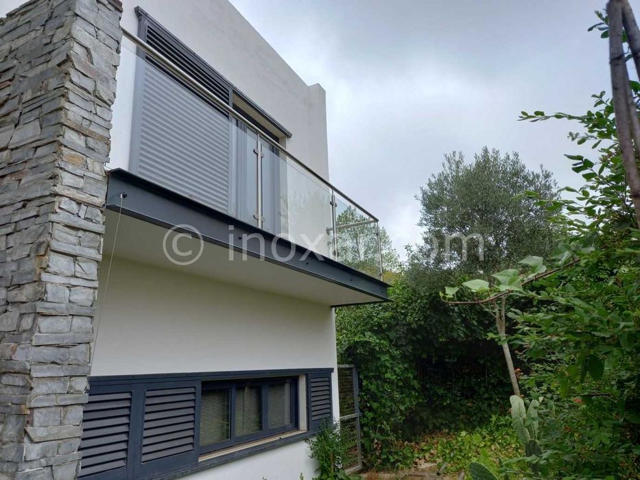 Grade em inox com dois vidros como nova