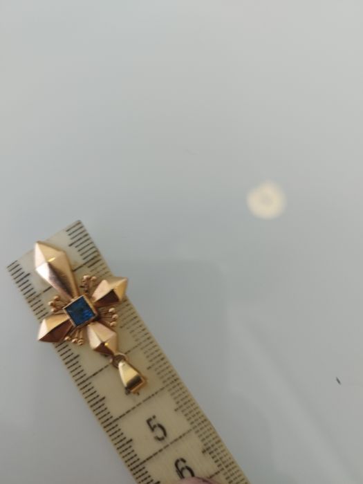 Medalha cruz em ouro de 19,2kt