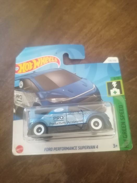 Carros de escala 1:64 HotWheels