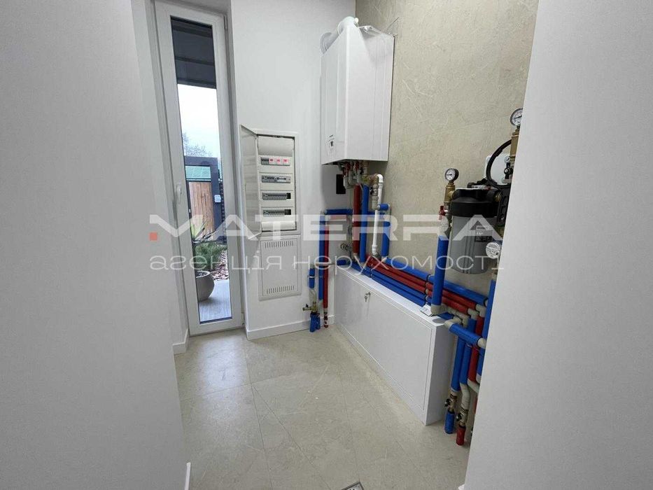 Іванковичі продаж будинку з ремонтом 114м2  на закритій території