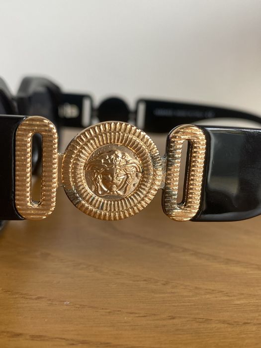 Óculos de sol versage pretos e dourados