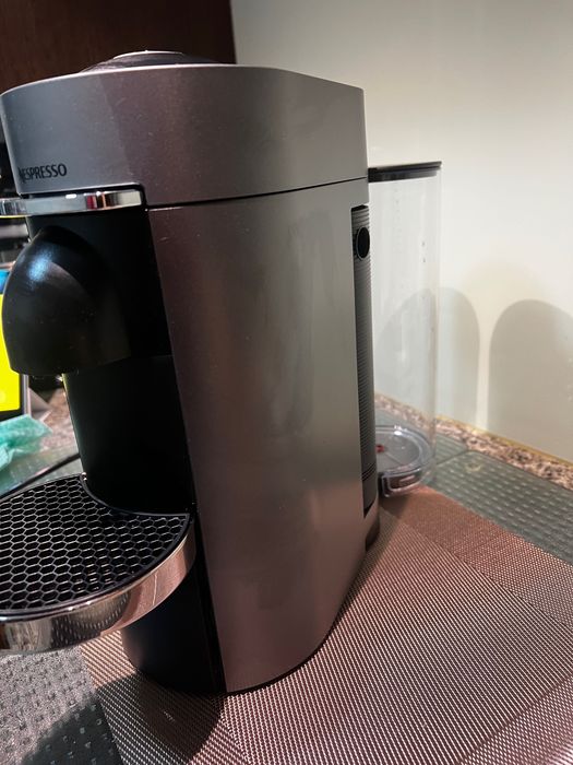 Máquina de café Nespresso VertuoPlus Deluxe