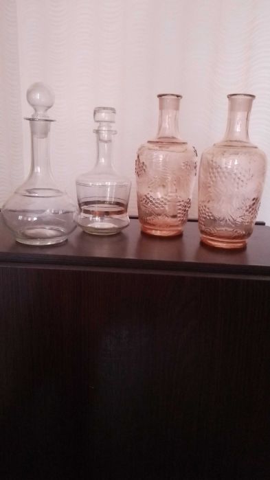 Продаю конфетницу ( чешск.стекло) и графины (временСССР)_от200грн.