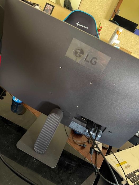 Monitor para gaming em excelente estado.