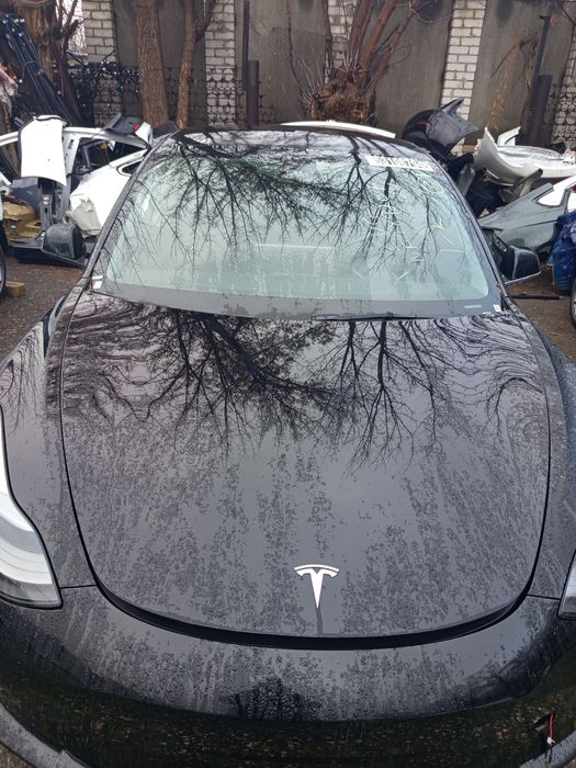 Крило Tesla model 3 Y