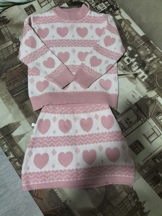 Красивый костюм на рост 86-92 замеры по просьбе.Состояние отличное