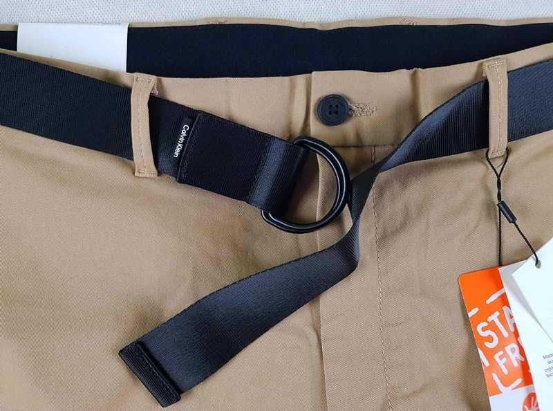 Męskie spodenki Calvin Klein -beżowe shorty z paskiem K10K111788 - W38