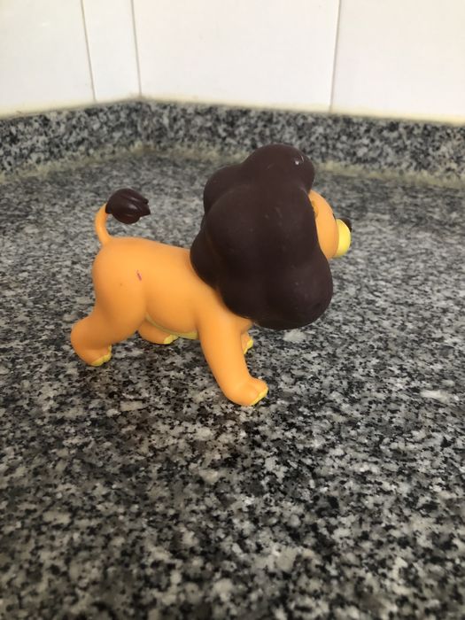 Boneco de leão amarelo
