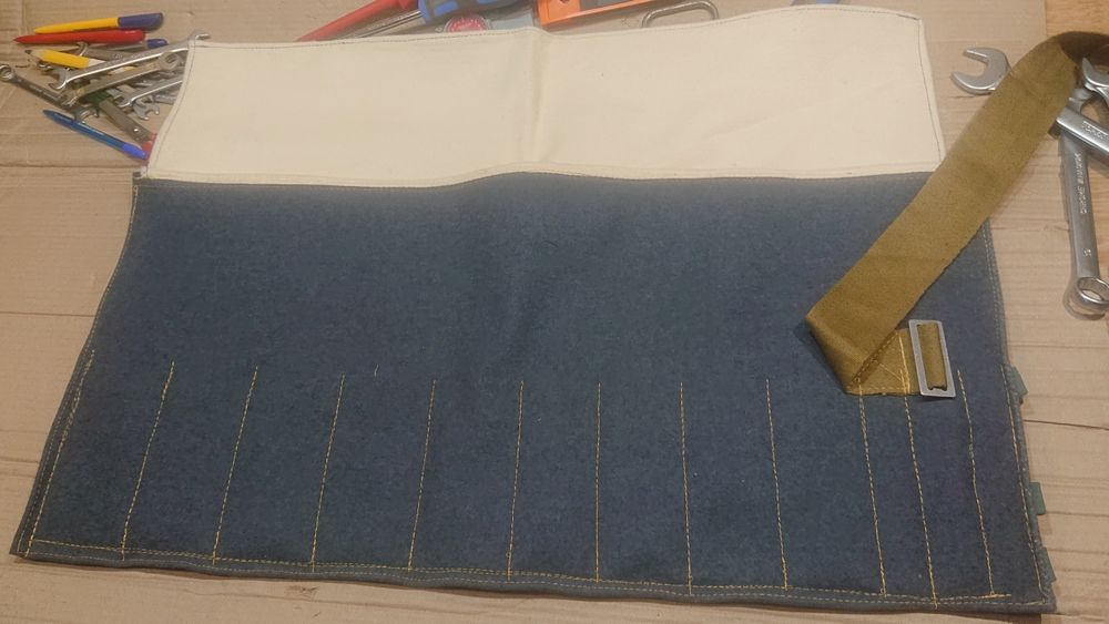 Чехол для разного инструмента. 
Ключи, отвёртки и тд. 
Очень крепкий и