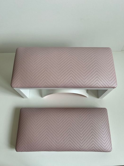 Podpórka do manicure paznokci pod dłoń. Komplet perłowy róż pikowany