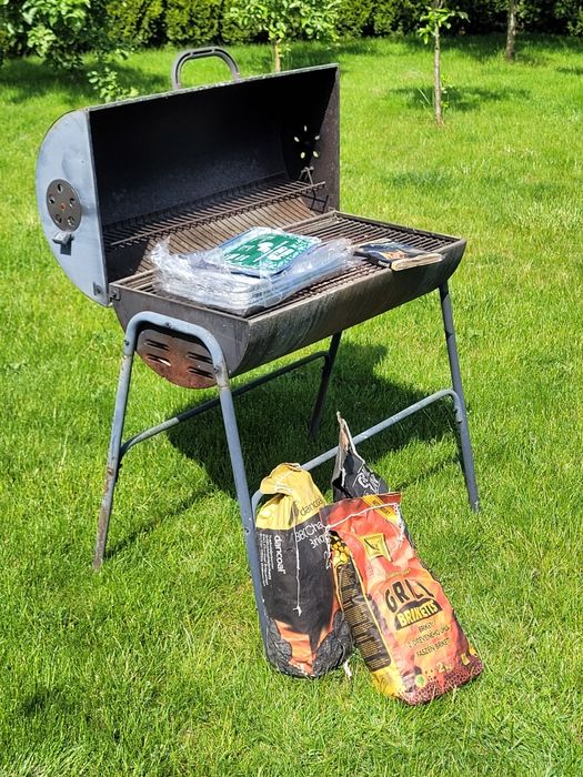 Duży grill z zapasem brykietu, rozpałka, tacki aluminiowe - Gotowy zestaw