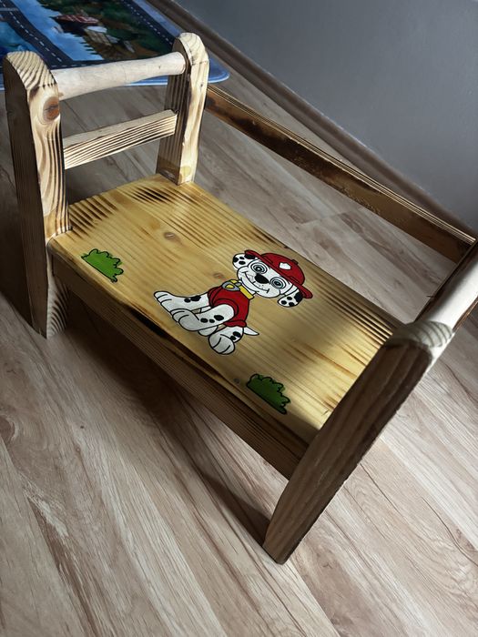 Krzesełko drewniane dla dziecka